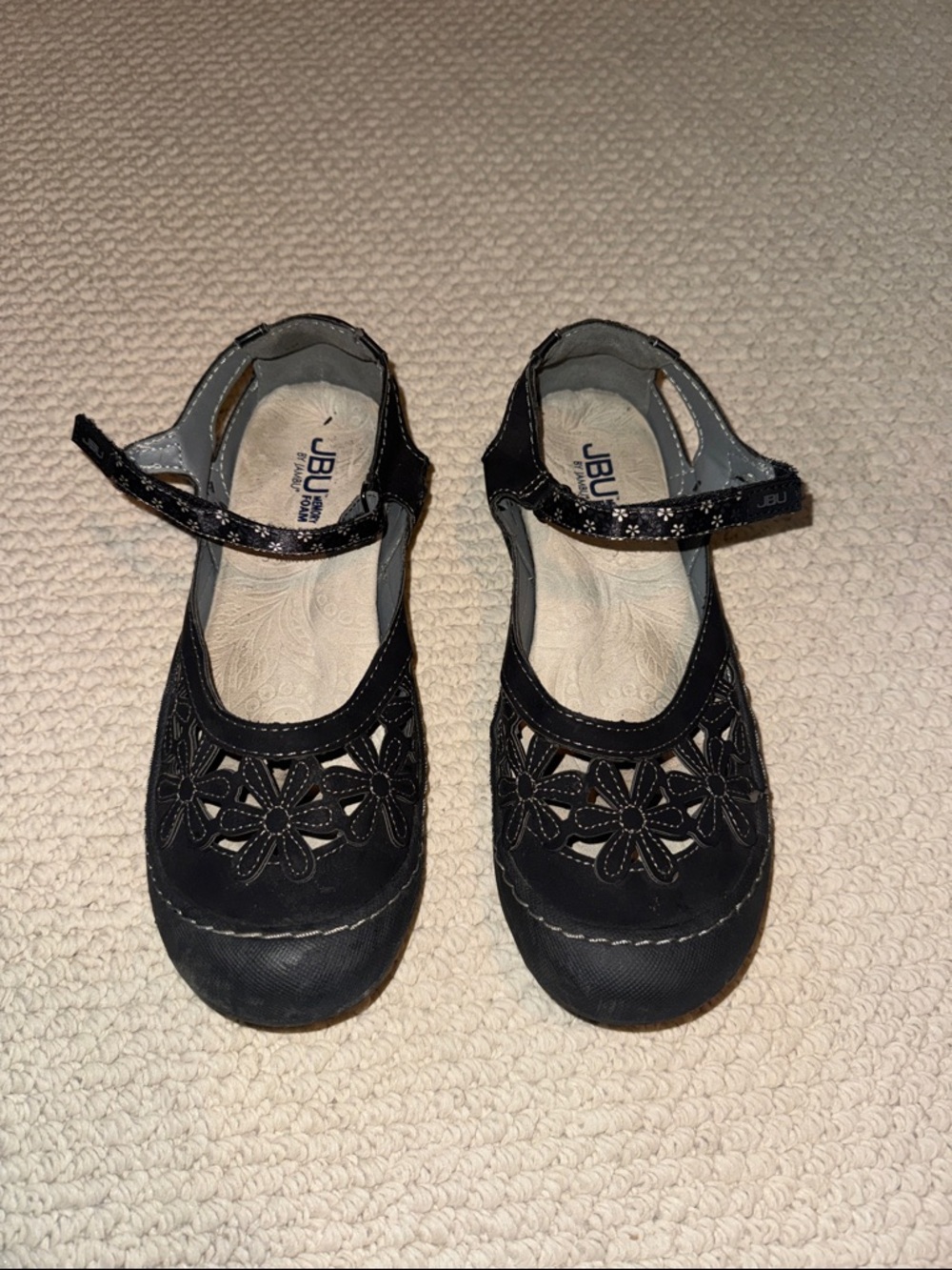 JBU Black Floral Cutout Mary Jane Shoes—sz9